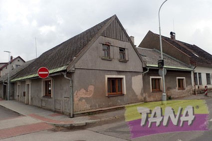 Dvougenerační nebo nájemní rodinný domek s dvěma bytovými jednotkami v centru Lomnice nad Popelkou - Fotka 1