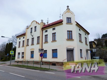 Bytový dům s nebytovými prostory v obci Chotěvice - Fotka 1