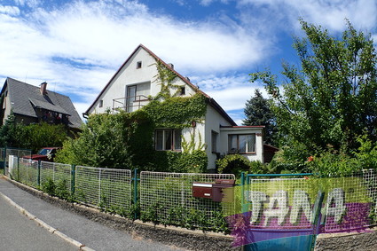 Rodinný dům (bytová jednotka) se zahradou 699m2 ve velmi klidné části obce Turnov - Daliměřice  - Fotka 1