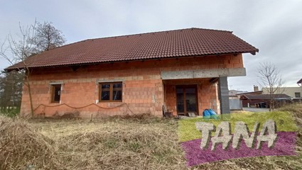 Prodej rodinného domu v rozpracované fázi hrubé stavby v obci Sokoleč, okr. Nymburk  - Fotka 1