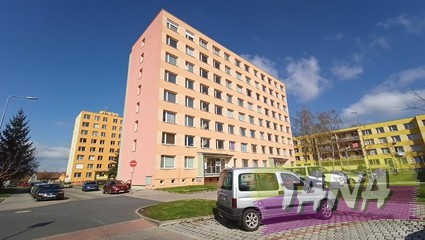 Prodej bytu 1+kk v O.V. ve 2. patře panelového domu s výtahem, nacházející se ve městě Nymburk. - Fotka 1