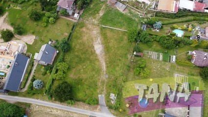 Pozemek vhodný k výstavbě RD v obci Doubravice u Dvora Králové - dron