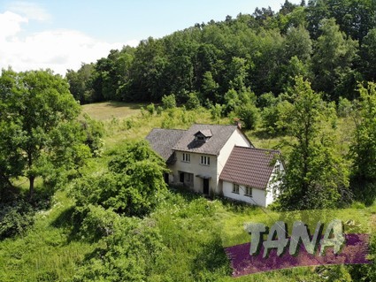 Exkluzivní rozsáhlý pozemek s venkovským stavením v těsné blízkosti města Turnov - Bělá u Turnova - Fotka 1