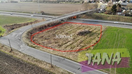 Nabízíme k prodeji komerční stavební pozemek  o výměře 3080m2 na okraji obce Čtveřín u Turnova. - Fotka 1