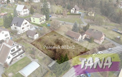 K prodeji stavební pozemek 802m2 v širším centru obce Košťálov, okr.Semily - Fotka 1