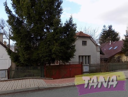 Prodej rodinného domu vhodného k rekonstrukci v obci Všechlapy, okr. Nymburk. - Fotka 1