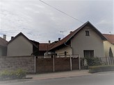 Prodej rodinného domu s hospodářským zázemím, stodolou a garáží v obci Choťovice, okr Kolín. 