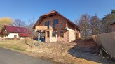 Prodej rodinného domu v rozpracované fázi hrubé stavby v obci Sokoleč, okr. Nymburk 