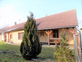 Prodej vesnického RD s hospodářskou částí a velkým pozemkem v obci Vrbová Lhota, okr. Nymburk. 