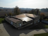 Nabízíme k pronájmu prostory 500m2 v menším uzavřeném komerčním areálu v obci Libošovice, okr. Jičín