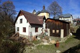 Nabízíme k prodeji starší RD v započaté rekonstrukci v obci Loučky v Českém ráji. Pozemek 626m2